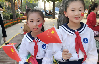 合集来啦！“我和国旗合个影 壹点送您上开屏”第一弹