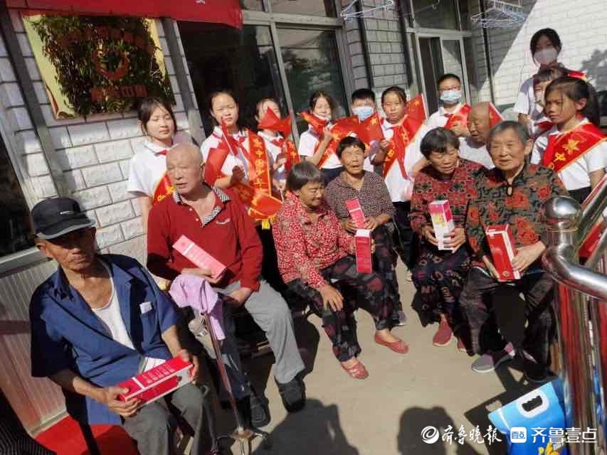 公益过假期丨走进养老院，小学生与老人一起快乐过重阳