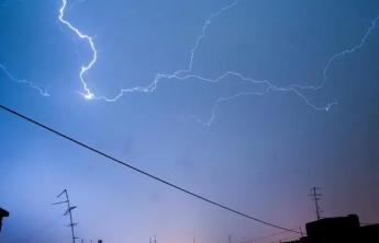 济南市气象台发布雷电橙色预警，3日早晨到下午有中到大雨