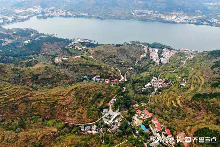 游山看水赏红叶 济南白云村里享受假日田园生活
