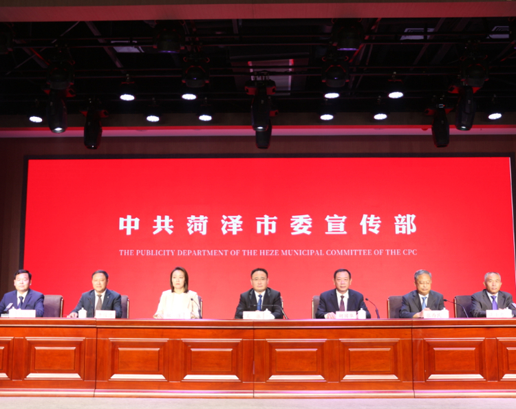 十年来，菏泽决战决胜脱贫攻坚战，大力实施乡村振兴战略，深入推进农业供给侧结构性改革，乡村振兴实现良好开局，农业农村现代化取得重要进展，为菏泽经济社会持续健康发展提供了有力的基础支撑。