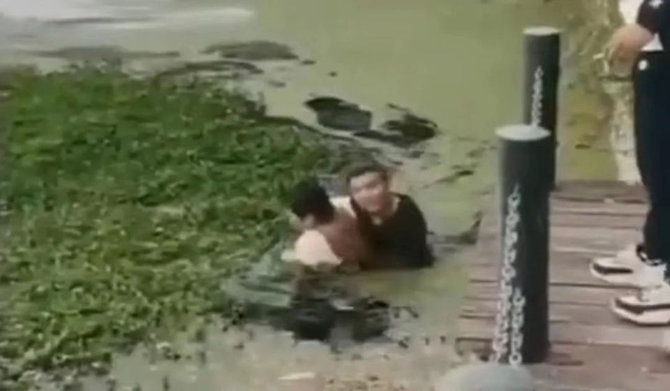 泰安一中学教师跳水救人后续：被救女孩无恙，救人者是体育老师