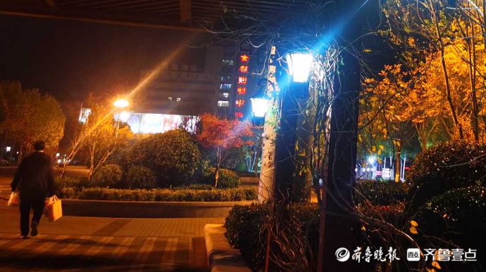 果然视频·记者手记｜一位不像教育局长的教育局长