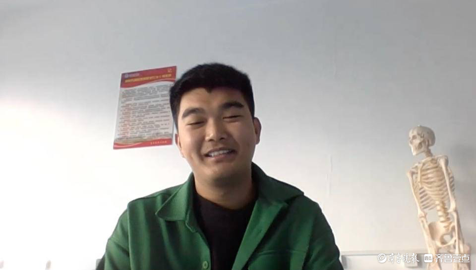 针灸课上扎5针治好学生腿伤，山东一所医学院老师火了