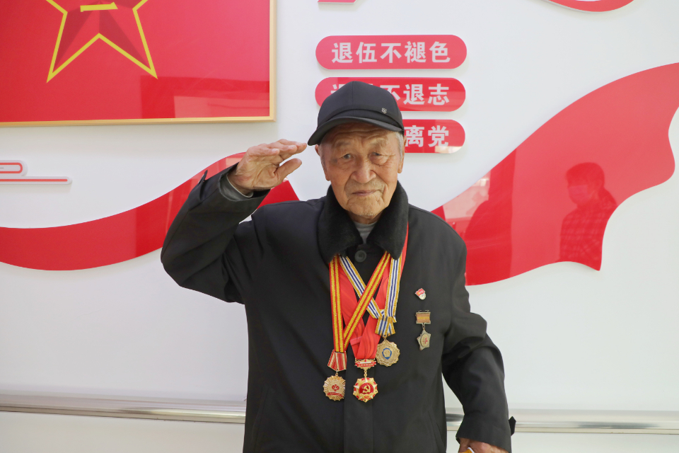 丁俊荣：为人民举起坚实的盾牌