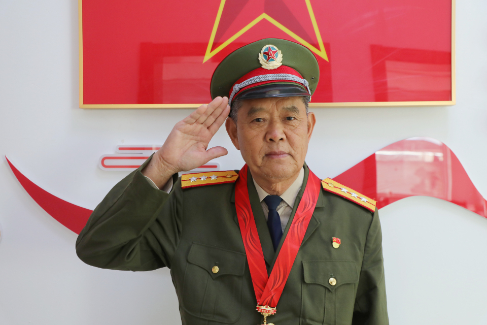 张玉杰：无私奉献的机甲勇士