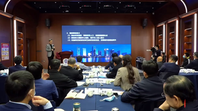 果然视频丨新东升集团创始人曲东升：组群式城市的强中心路径