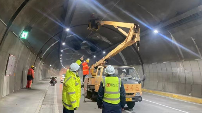直播济南•寒冬坚守｜解码城市桥隧防寒保通的“十八般武艺”