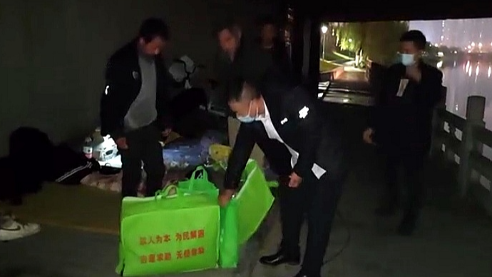 直播济南•寒冬坚守|“温暖你”，寒潮夜跟救助人员一起“扫街”