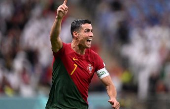 世界杯热闻丨为C罗熬夜,值得!