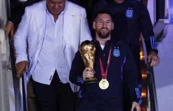 世界杯热闻|梅西携队凯旋,阿根廷放假一天,20万球迷接机欢庆