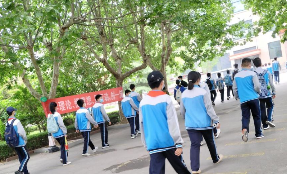 我们的2022｜任丽丽：光阴故事里，55个孩子绽放的笑脸最美