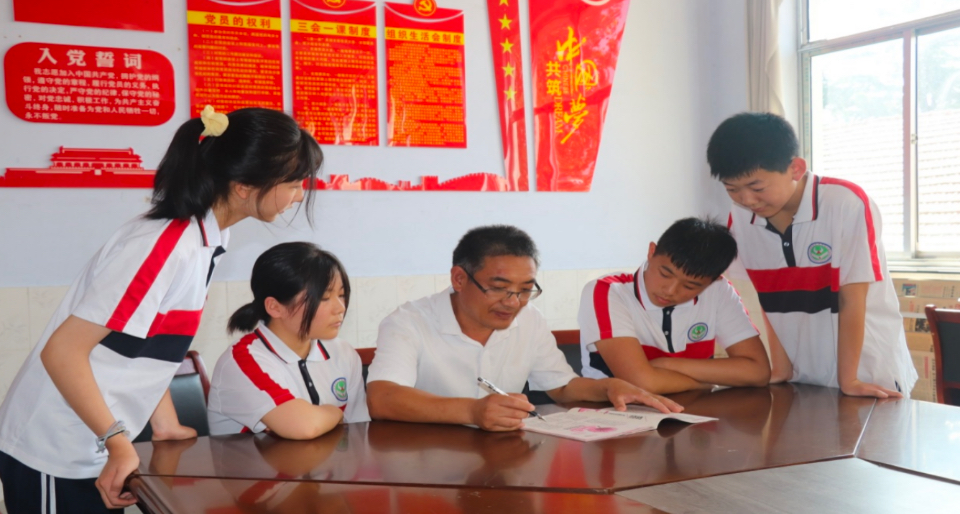 我们的2022｜朱金烈：我一刻也离不开这些大山里的孩子