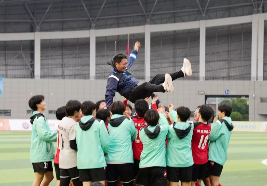 我们的2022｜夺取全国冠军后，历城二中女足主教练有了新梦想