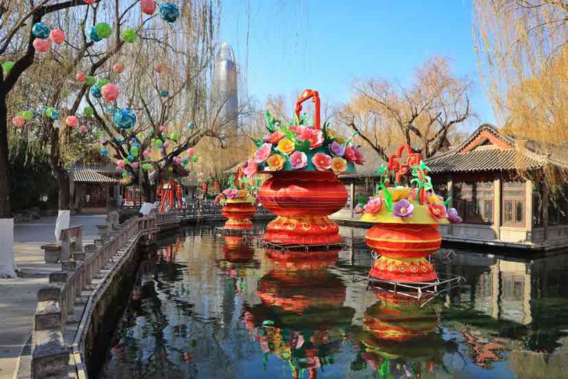 年味渐浓！济南趵突泉新春花灯来了