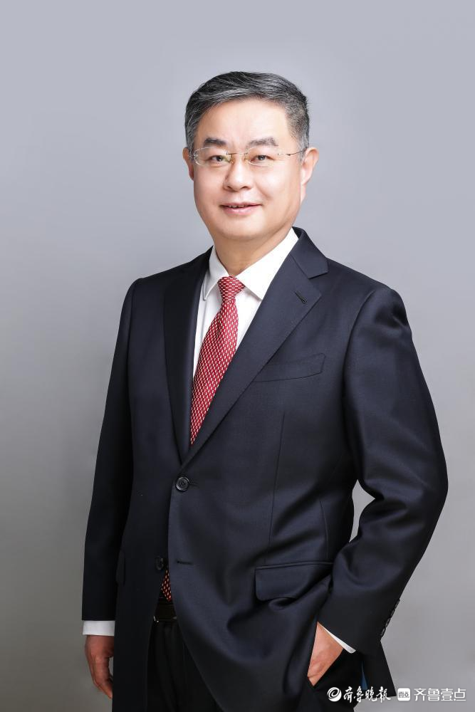 青岛市政协委员,青岛大学校长夏东伟认为,青岛的高校学科专业比较齐全