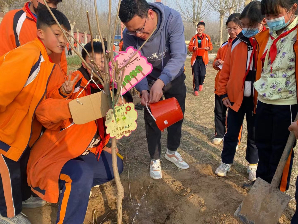 “青年张桂梅”于朋燕：从教师到副校长，陪滩区娃走过11个春秋