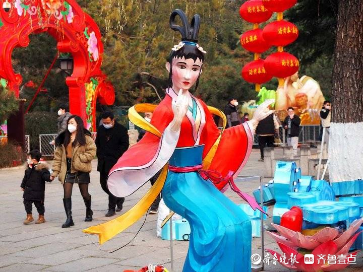 提前探营！济南趵突泉兔年花灯会已初见美姿