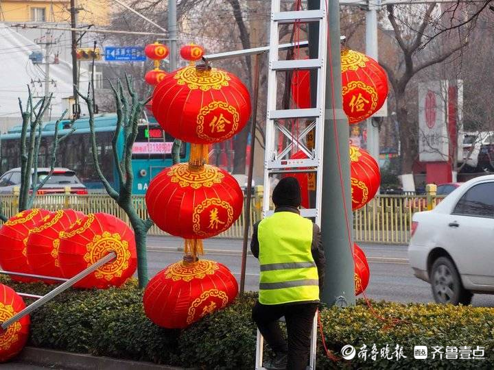 大红灯笼挂起来！济南张灯结彩迎新春