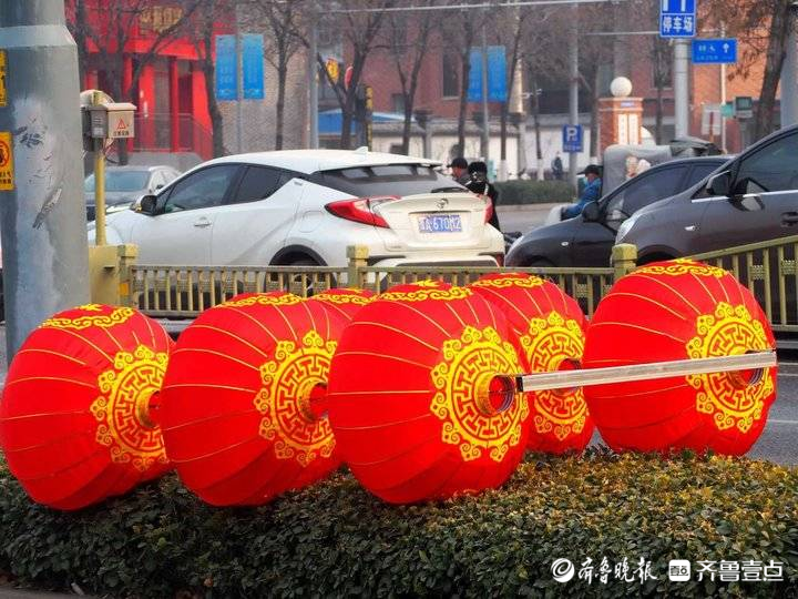 大红灯笼挂起来！济南张灯结彩迎新春