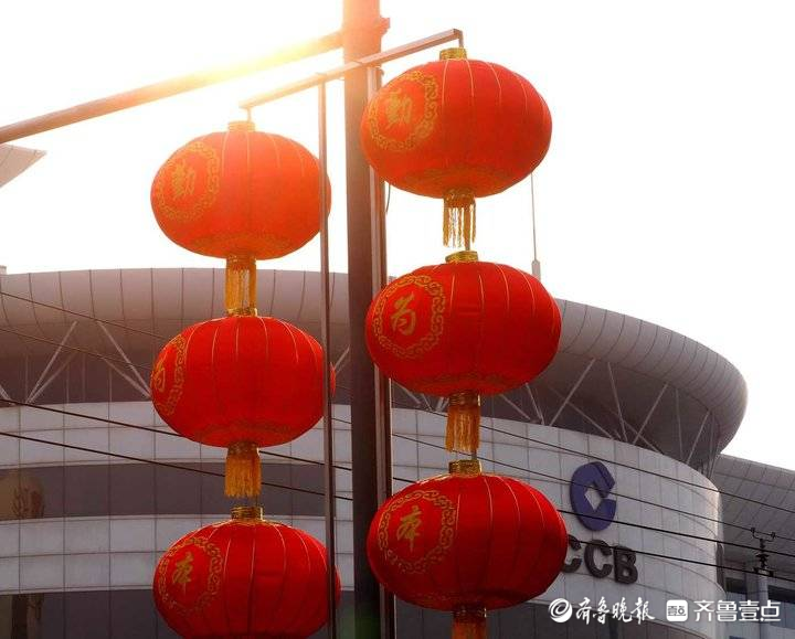 大红灯笼挂起来！济南张灯结彩迎新春
