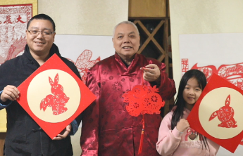 生肖兔窗花、兔子花灯、百兔长卷……浓浓年味儿跃然纸上