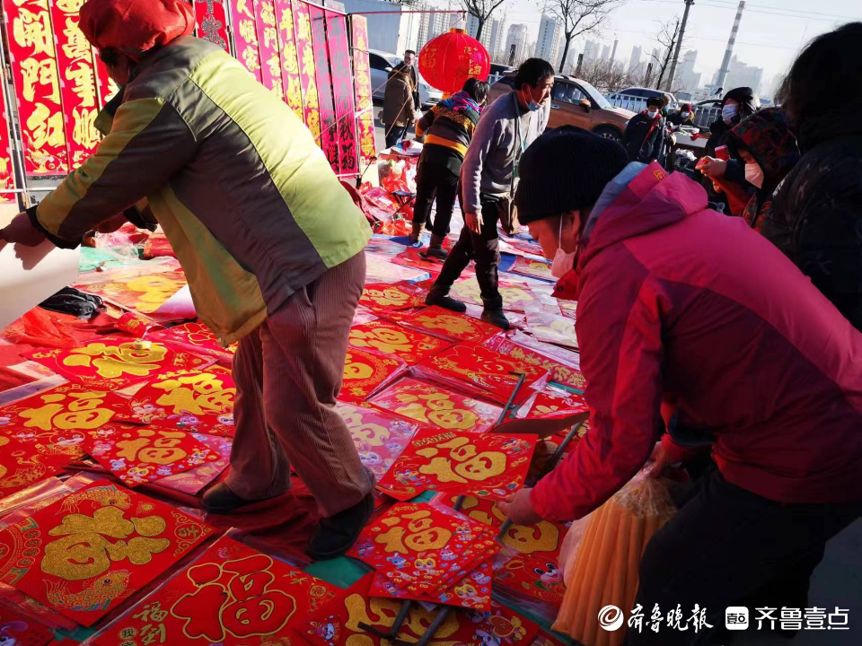 壹点图集丨红红火火年味浓！烟台福山大集上春联福字受欢迎