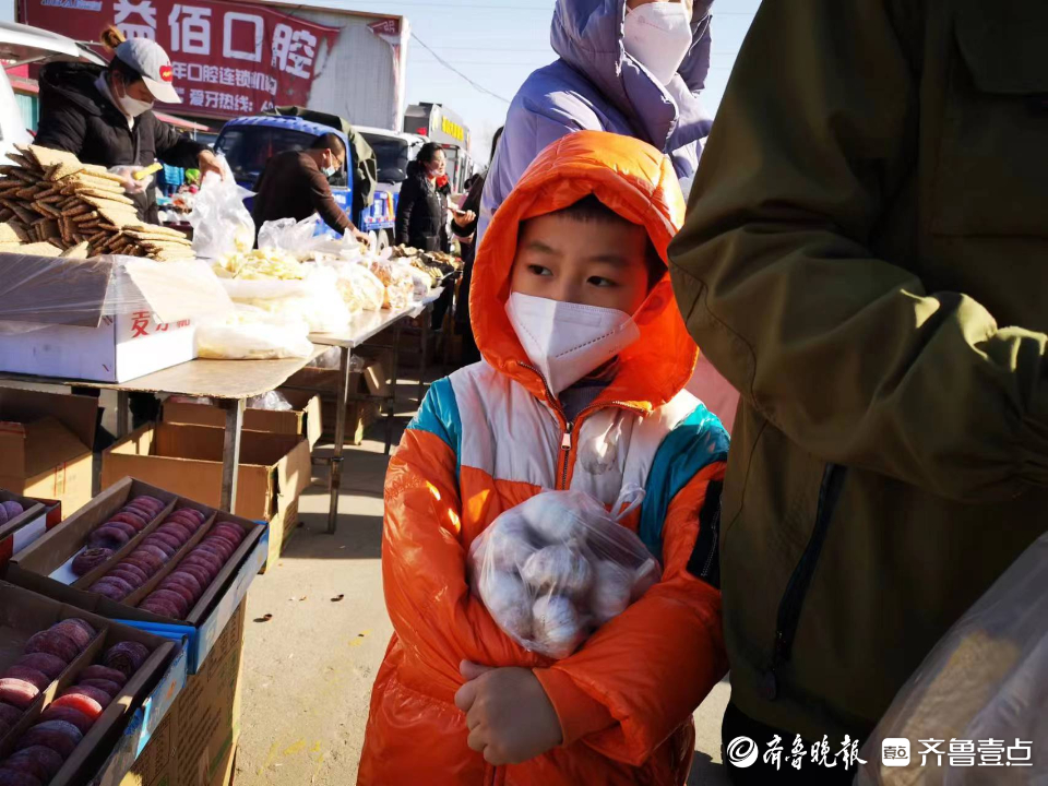 壹点图集丨假期遇上腊月大集，小朋友们也来感受烟台浓浓年味