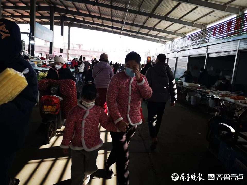 壹点图集丨假期遇上腊月大集，小朋友们也来感受烟台浓浓年味