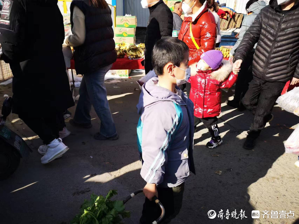 壹点图集丨假期遇上腊月大集，小朋友们也来感受烟台浓浓年味