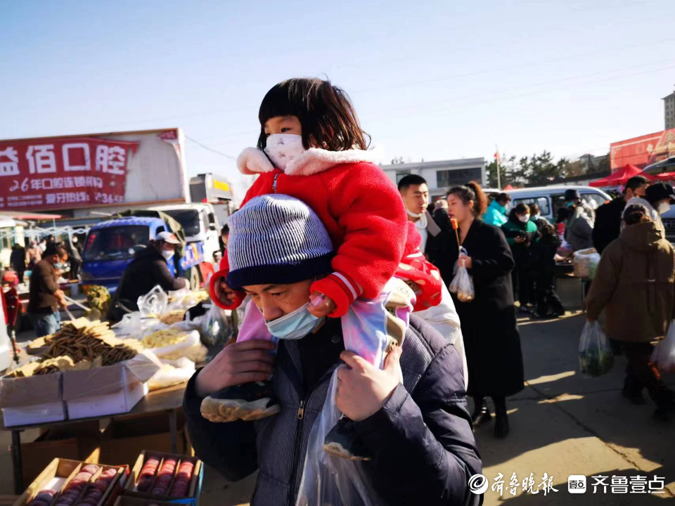 壹点图集丨假期遇上腊月大集，小朋友们也来感受烟台浓浓年味