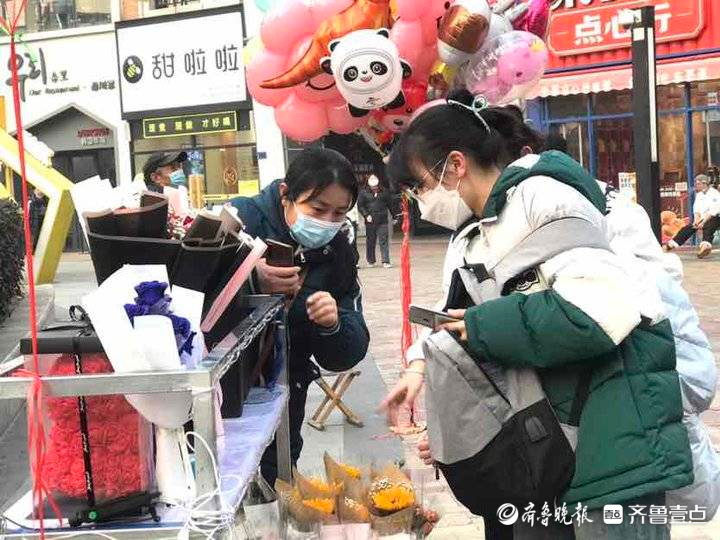 春节临近消费渐次升温，泰安多家商场人气旺