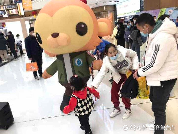 春节临近消费渐次升温，泰安多家商场人气旺