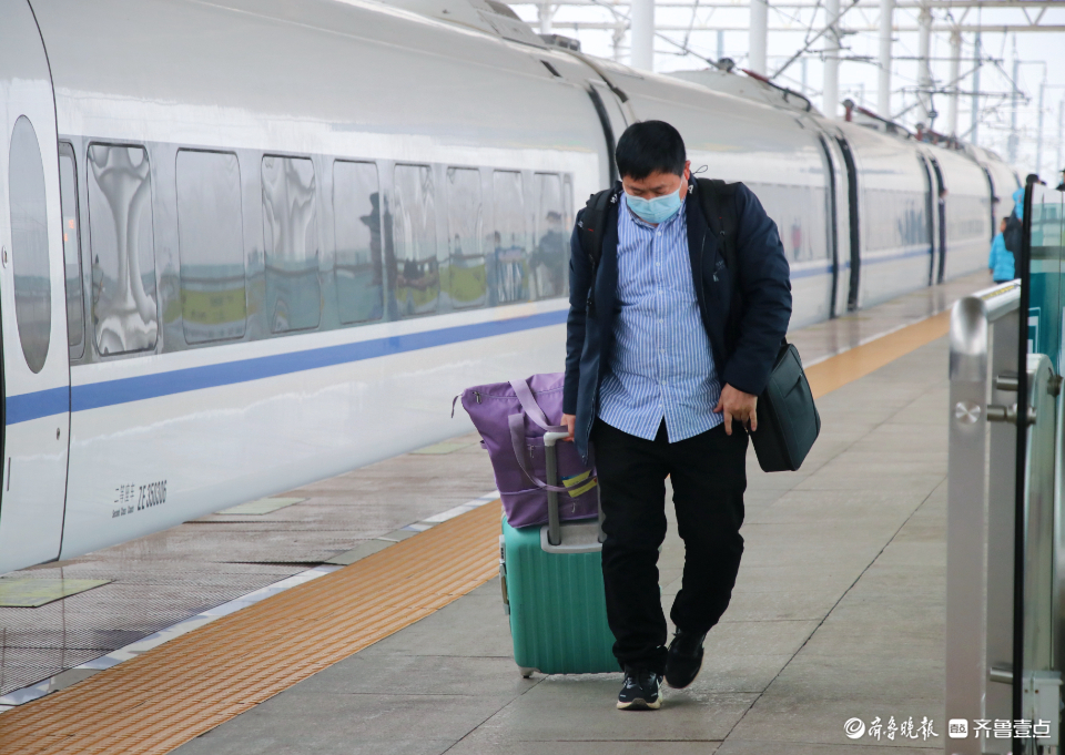 图集丨春运号角已吹响，高铁枣庄站里来往旅人思乡情浓