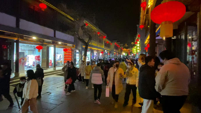 春节带动消费热，台儿庄古城一酒店11天定出9000余房间