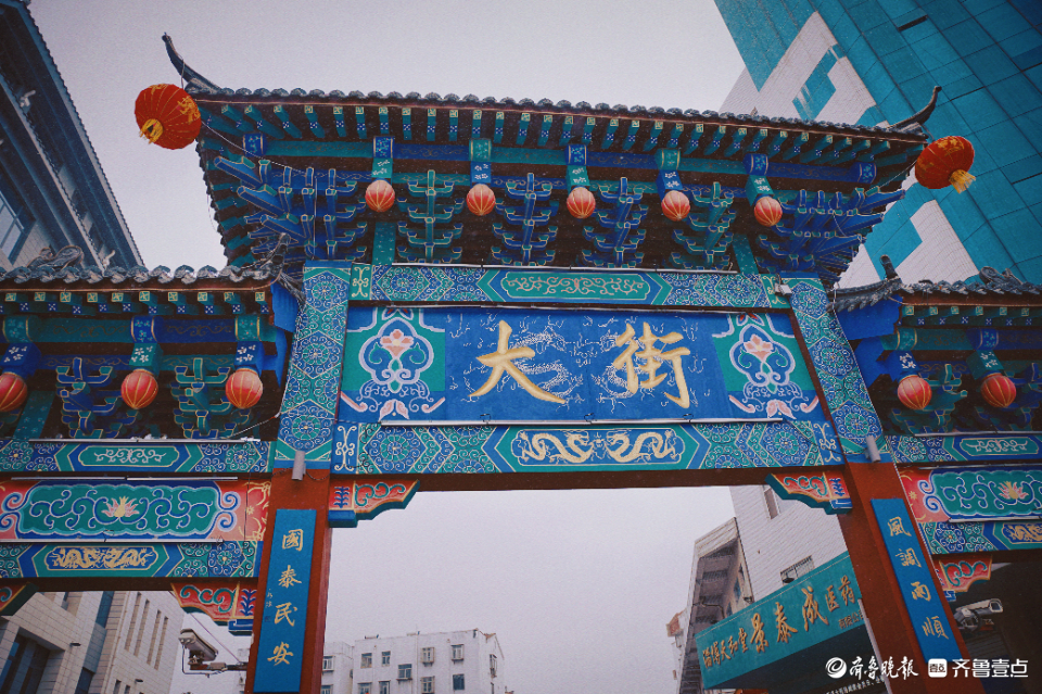 壹点图集丨瑞雪兆丰年，当烟火博山大街大集遇见淄博小年初雪……