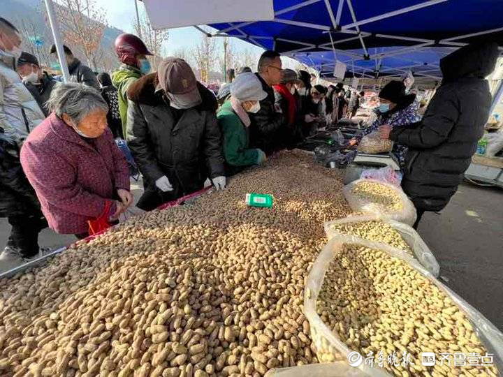 黄河大集丨一天卖三千多斤！大集上的炒货摊，花生瓜子边炒边卖