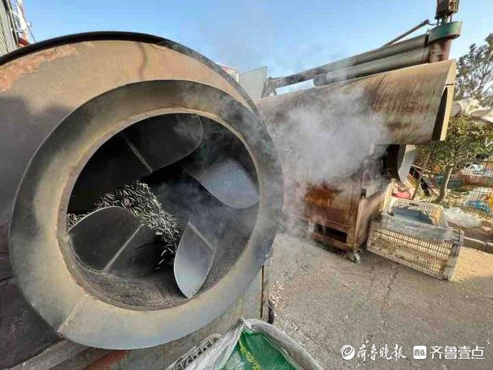黄河大集丨一天卖三千多斤！大集上的炒货摊，花生瓜子边炒边卖