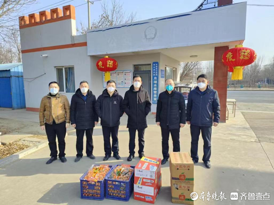 无棣县乡村供水服务有限公司车王镇党委领导一同慰问值班人员1月21日