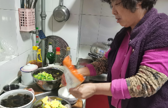 我爱我家|换了“主厨”的年夜饭