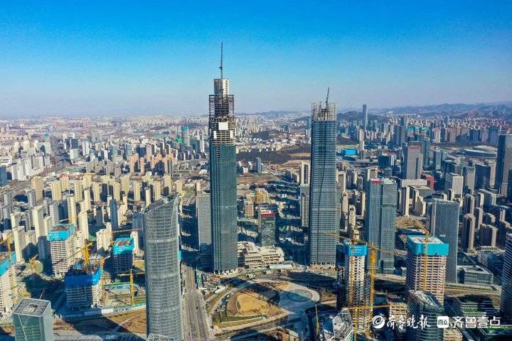 寒潮送来极致蓝天,新春济南cbd高楼林立,气势非凡 -齐鲁晚报·齐鲁壹