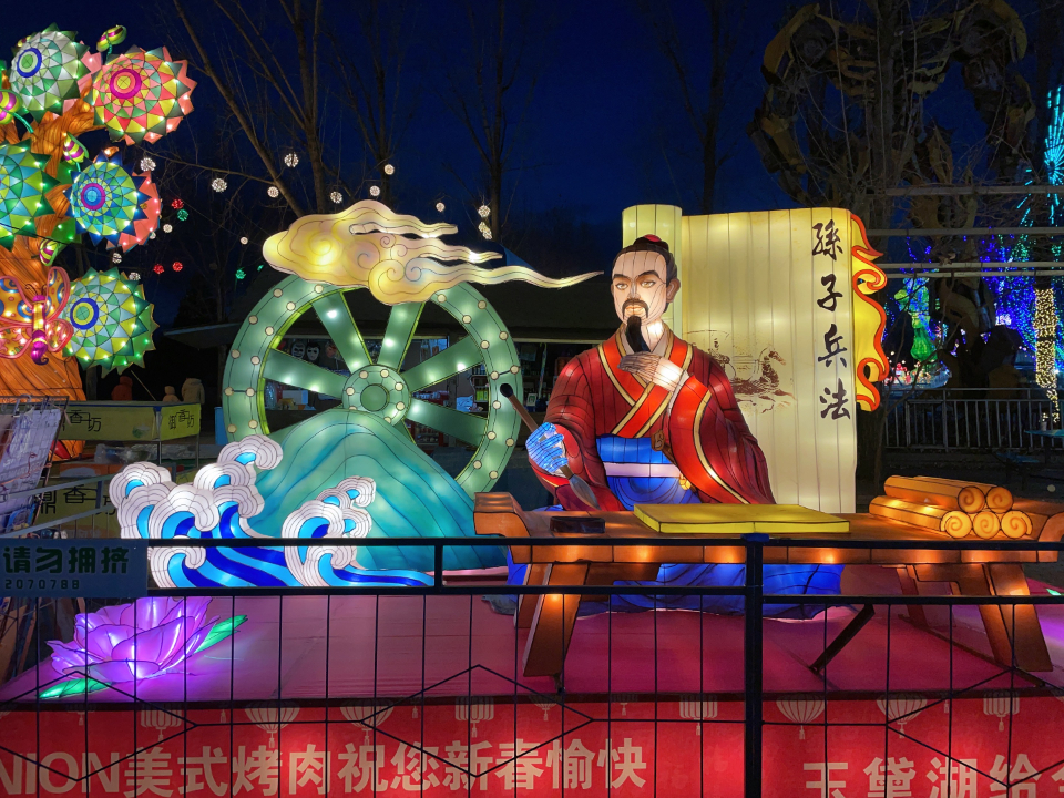 壹点图集丨花灯初点亮，玉黛湖灯会元宵节依旧灯火长明……