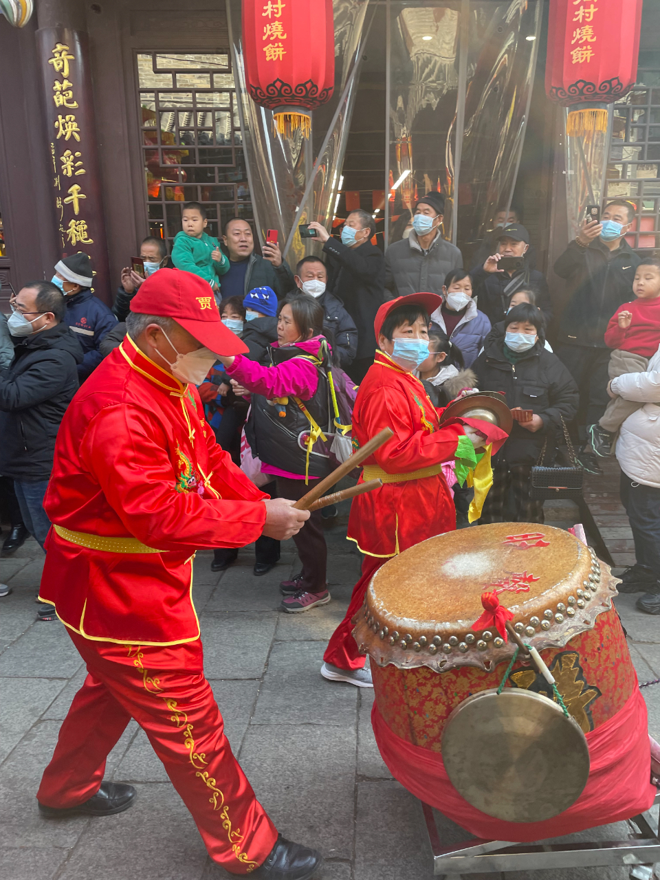 壹点图集丨鸣锣开市！正月十四的周村古商城人潮涌动，热闹非凡