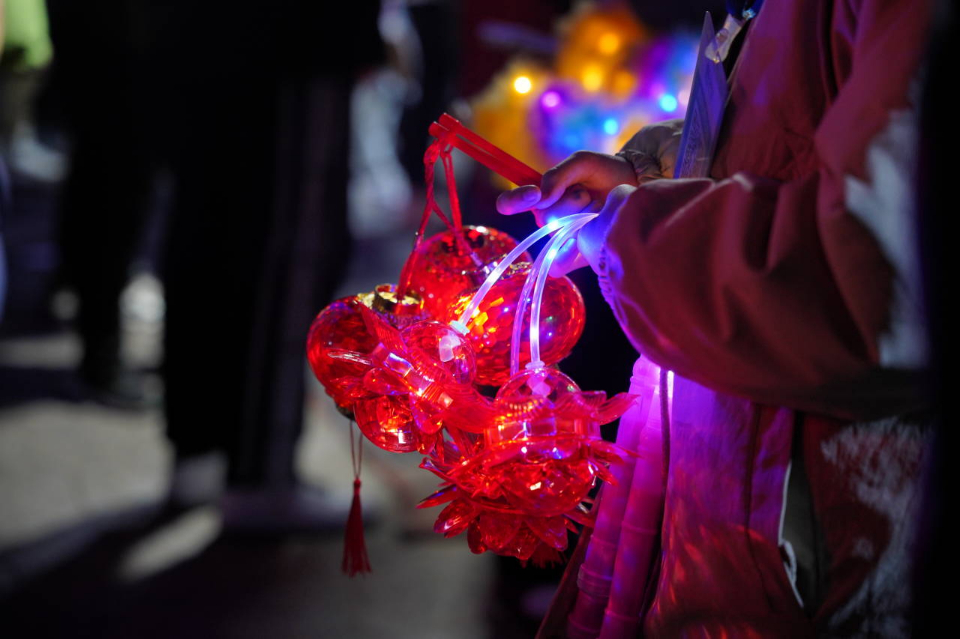 壹点图集丨客流超2万！千万盏花灯点亮周村古商城的夜