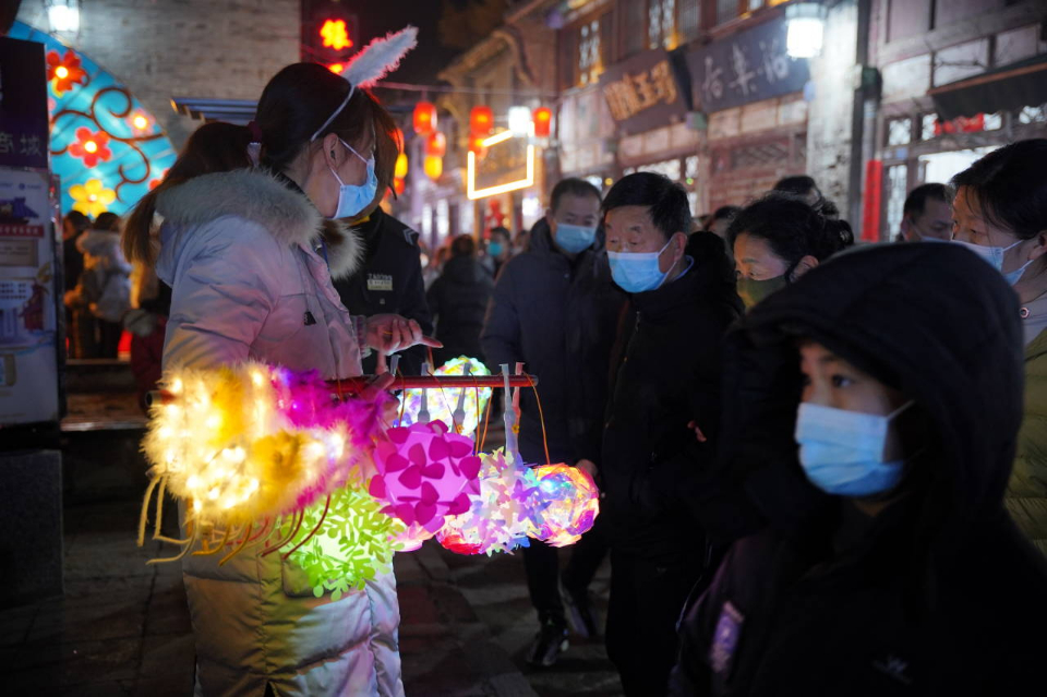 壹点图集丨客流超2万！千万盏花灯点亮周村古商城的夜