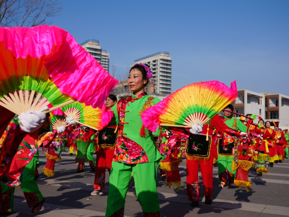 壹点图集丨舞龙、秧歌……淄博高新区民俗扮玩闹元宵