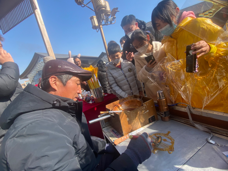 壹点图集丨舞龙、秧歌……淄博高新区民俗扮玩闹元宵