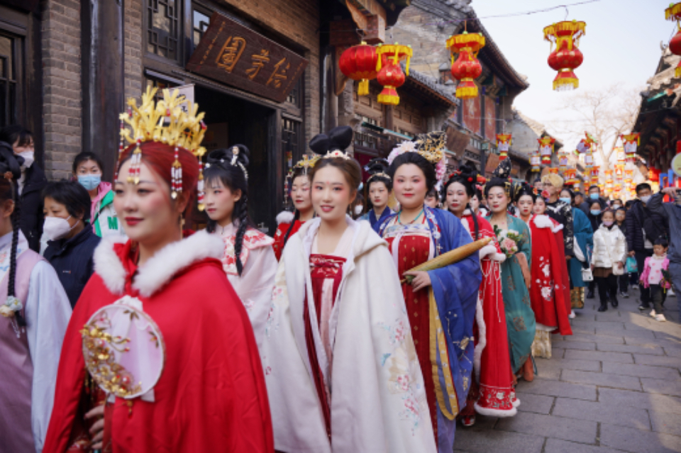壹点图集 | 良辰美景，汉服遇见周村古街，邂逅元宵别样风情