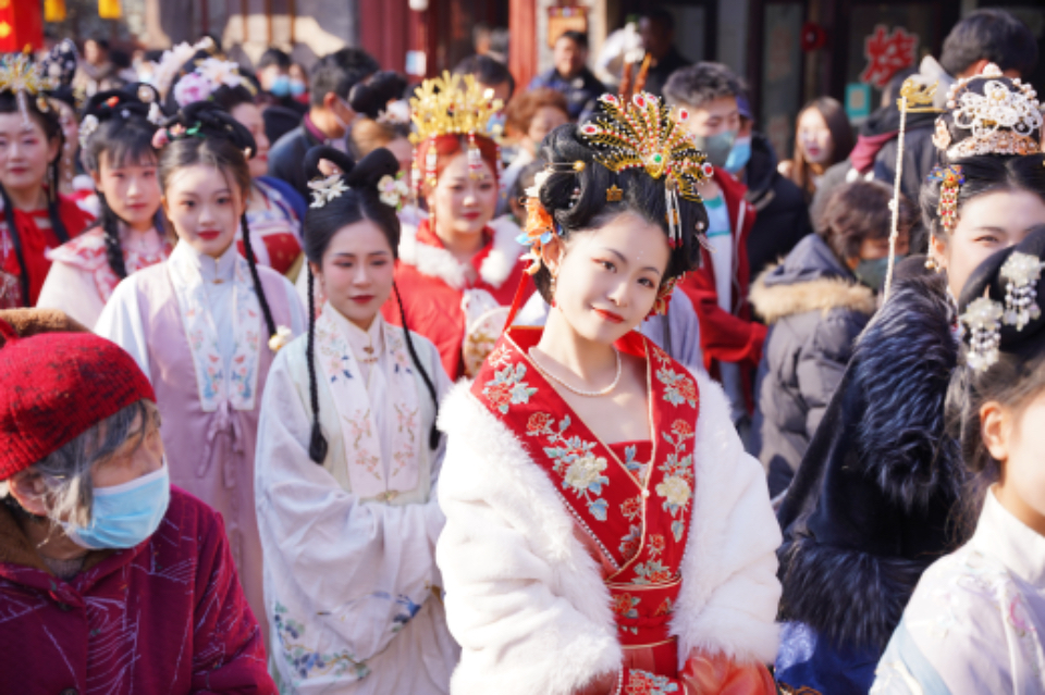 壹点图集 | 良辰美景，汉服遇见周村古街，邂逅元宵别样风情