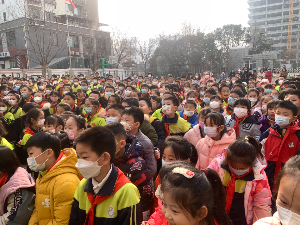 “奋发‘兔’强向未来”济南市德兴街小学学子新学期如约而至